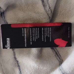 NEW dr. brandt® Microdermabrasion Age Defying Exfoliator